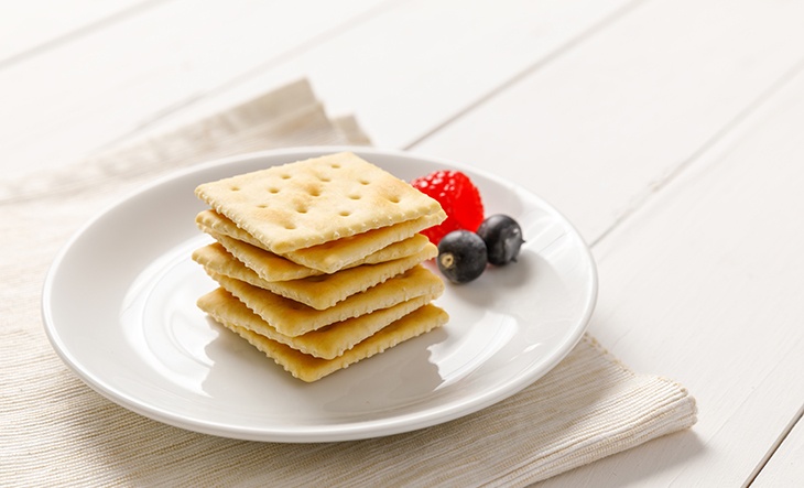 Crackers with condensed milk and fruit, breakfast